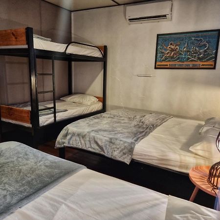 Treehouse Hostel กูชิง ภายนอก รูปภาพ