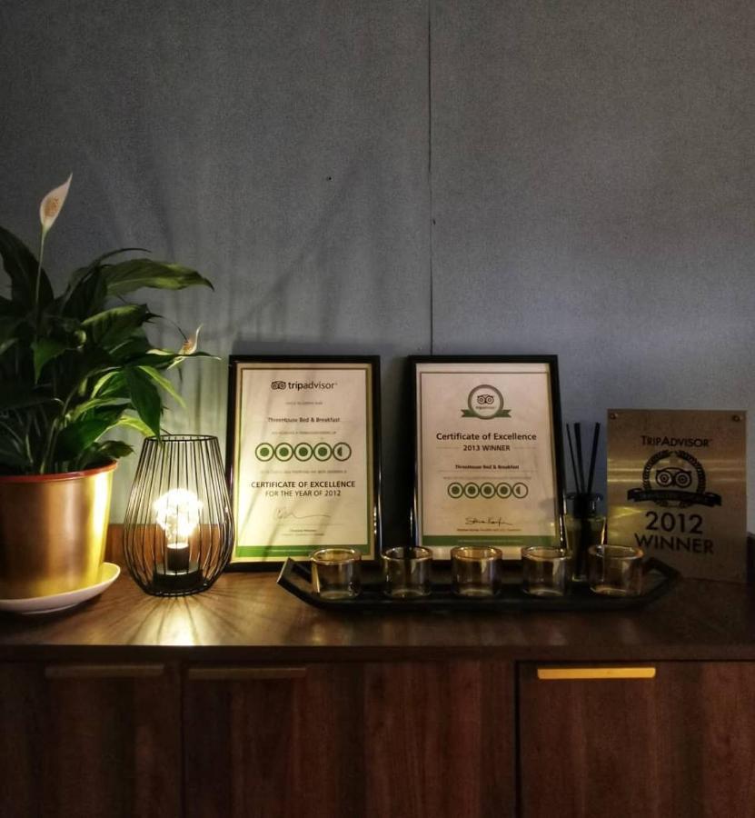 Treehouse Hostel กูชิง ภายนอก รูปภาพ