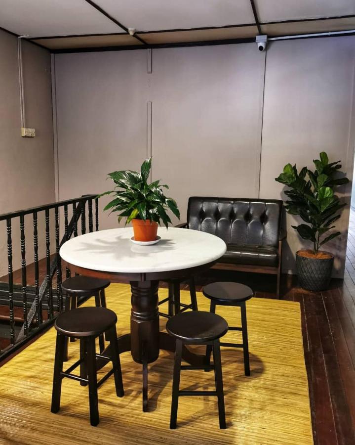 Treehouse Hostel กูชิง ภายนอก รูปภาพ