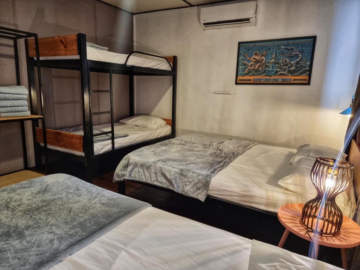 Treehouse Hostel กูชิง ภายนอก รูปภาพ